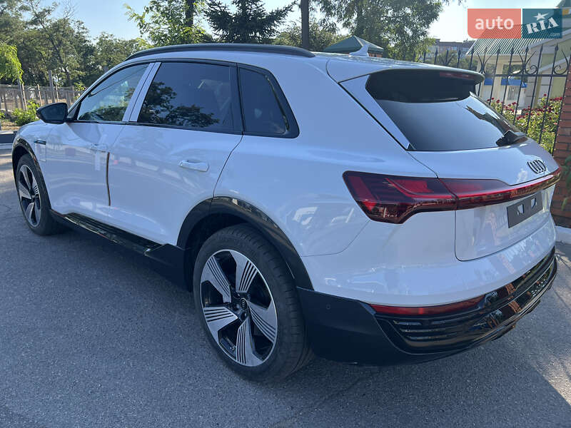 Позашляховик / Кросовер Audi Q8 e-tron 2023 в Дніпрі