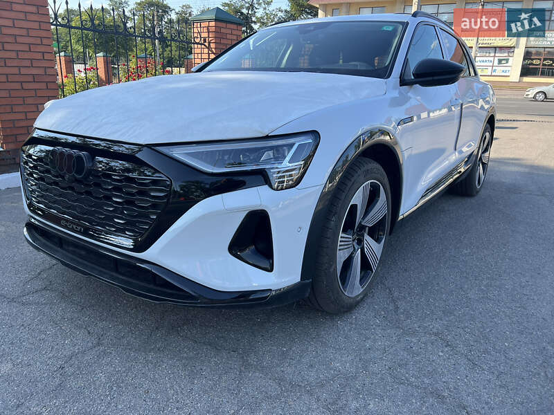 Позашляховик / Кросовер Audi Q8 e-tron 2023 в Дніпрі