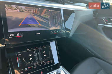 Позашляховик / Кросовер Audi Q8 e-tron 2023 в 