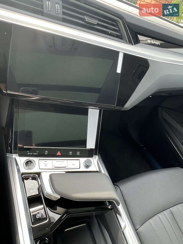 Позашляховик / Кросовер Audi Q8 e-tron 2023 в Дніпрі