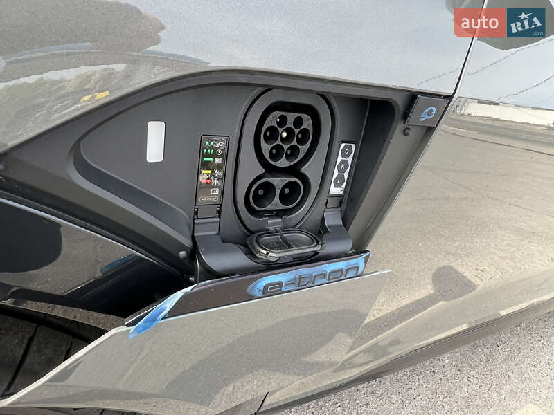 Позашляховик / Кросовер Audi Q8 e-tron 2023 в Дніпрі