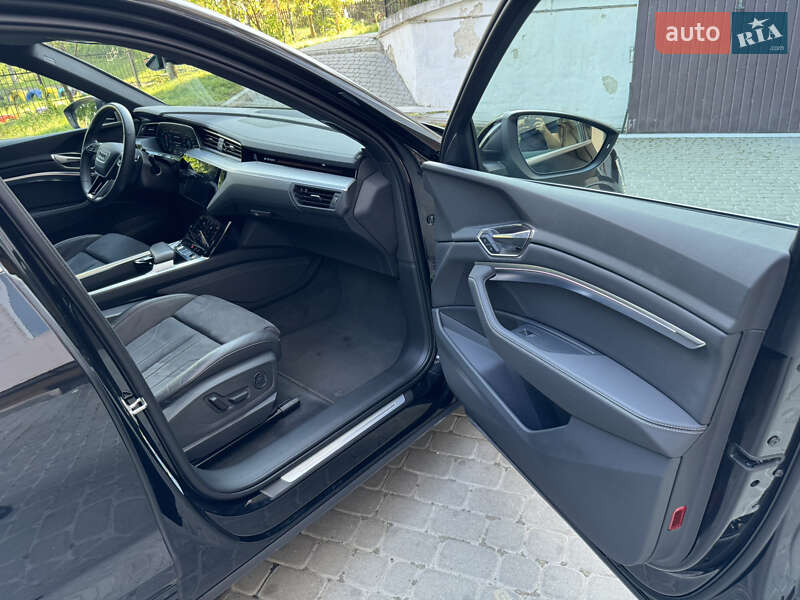 Внедорожник / Кроссовер Audi Q8 e-tron 2023 в Тернополе
