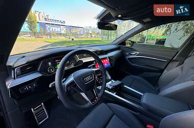 Позашляховик / Кросовер Audi Q8 e-tron 2023 в Києві