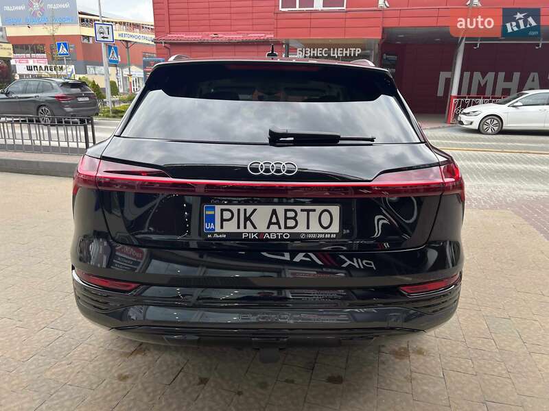 Позашляховик / Кросовер Audi Q8 e-tron 2023 в Львові