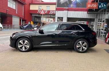 Позашляховик / Кросовер Audi Q8 e-tron 2023 в 