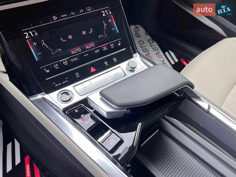 Позашляховик / Кросовер Audi Q8 e-tron 2023 в Львові