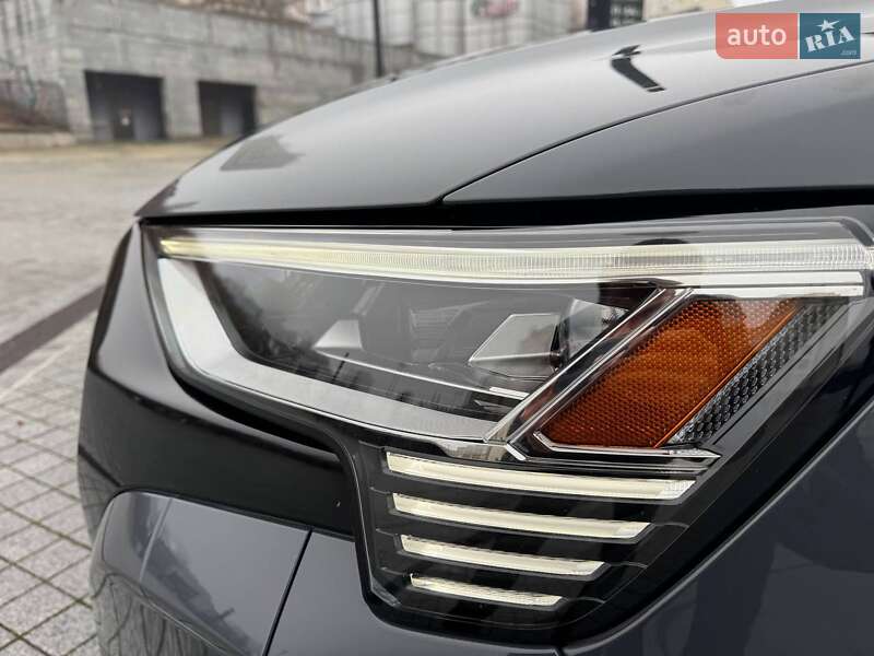 Позашляховик / Кросовер Audi Q8 e-tron 2023 в Києві