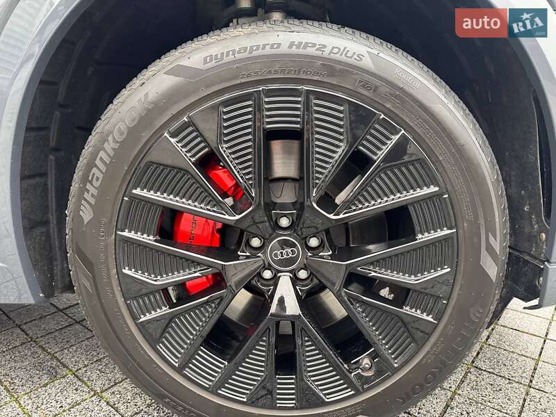 Позашляховик / Кросовер Audi Q8 e-tron 2023 в Києві