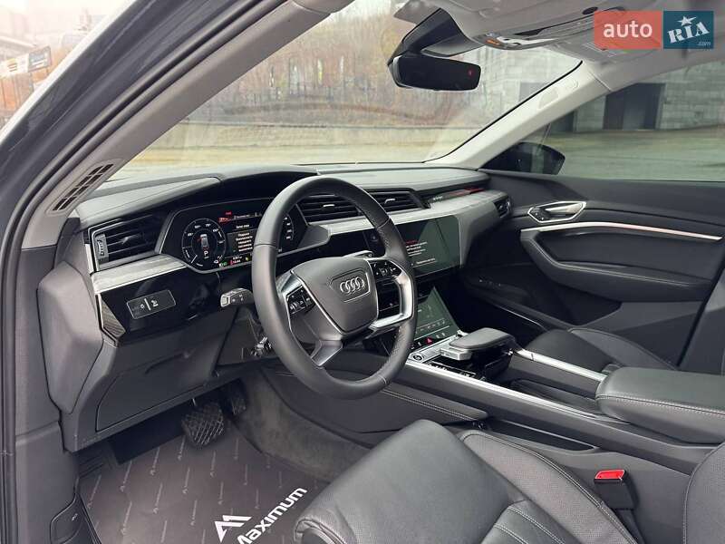 Позашляховик / Кросовер Audi Q8 e-tron 2023 в Києві