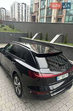 Внедорожник / Кроссовер Audi Q8 e-tron 2023 в 