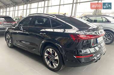 Позашляховик / Кросовер Audi Q8 e-tron 2023 в 