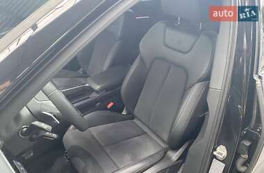 Позашляховик / Кросовер Audi Q8 e-tron 2023 в 