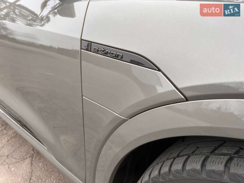 Позашляховик / Кросовер Audi Q8 e-tron 2023 в Вінниці