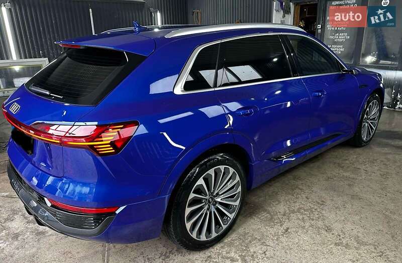 Позашляховик / Кросовер Audi Q8 e-tron 2023 в Хмельницькому