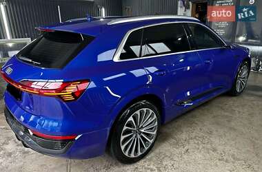 Внедорожник / Кроссовер Audi Q8 e-tron 2023 в 
