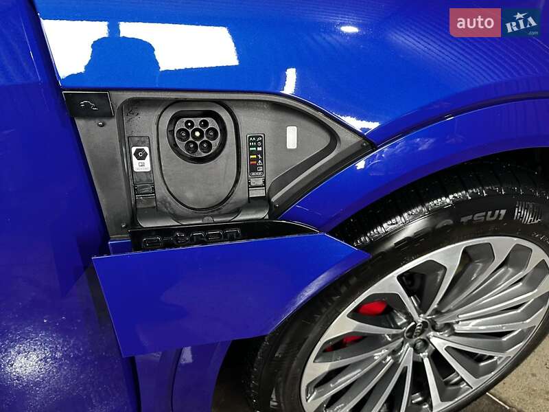 Позашляховик / Кросовер Audi Q8 e-tron 2023 в Хмельницькому