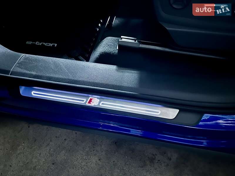 Позашляховик / Кросовер Audi Q8 e-tron 2023 в Хмельницькому