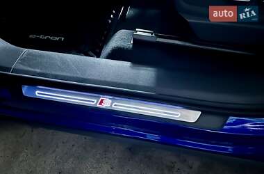 Внедорожник / Кроссовер Audi Q8 e-tron 2023 в 