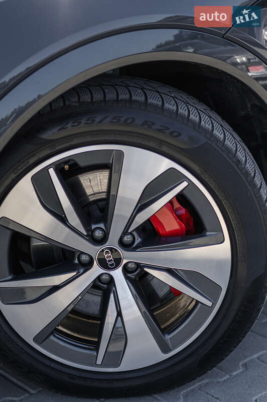 Внедорожник / Кроссовер Audi Q8 e-tron 2023 в Львове