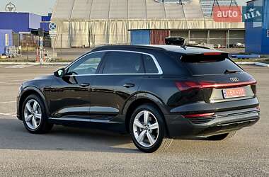 Внедорожник / Кроссовер Audi Q8 e-tron 2023 в 