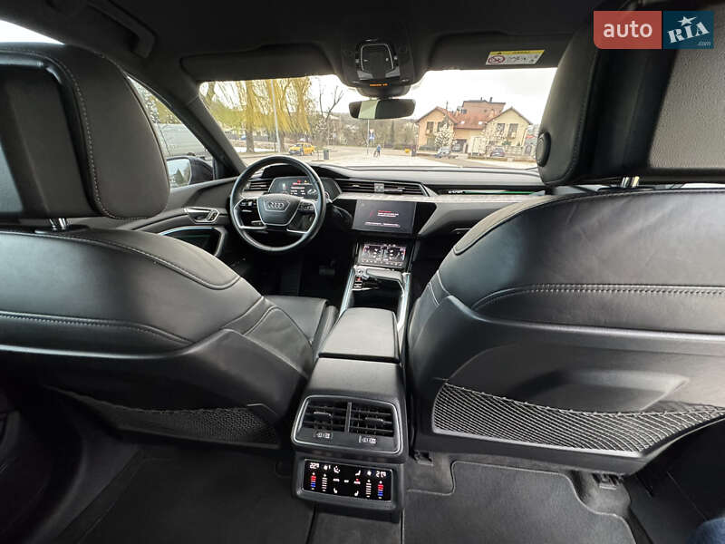 Позашляховик / Кросовер Audi Q8 e-tron 2023 в Львові