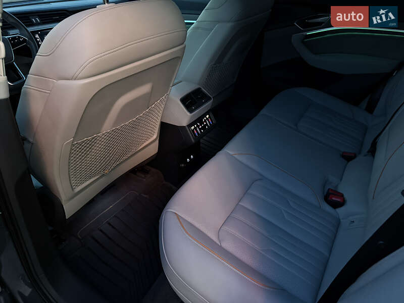 Внедорожник / Кроссовер Audi Q8 e-tron 2023 в Виннице