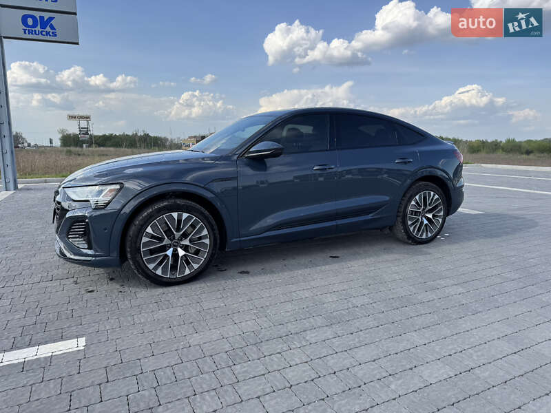 Позашляховик / Кросовер Audi Q8 e-tron 2023 в Львові