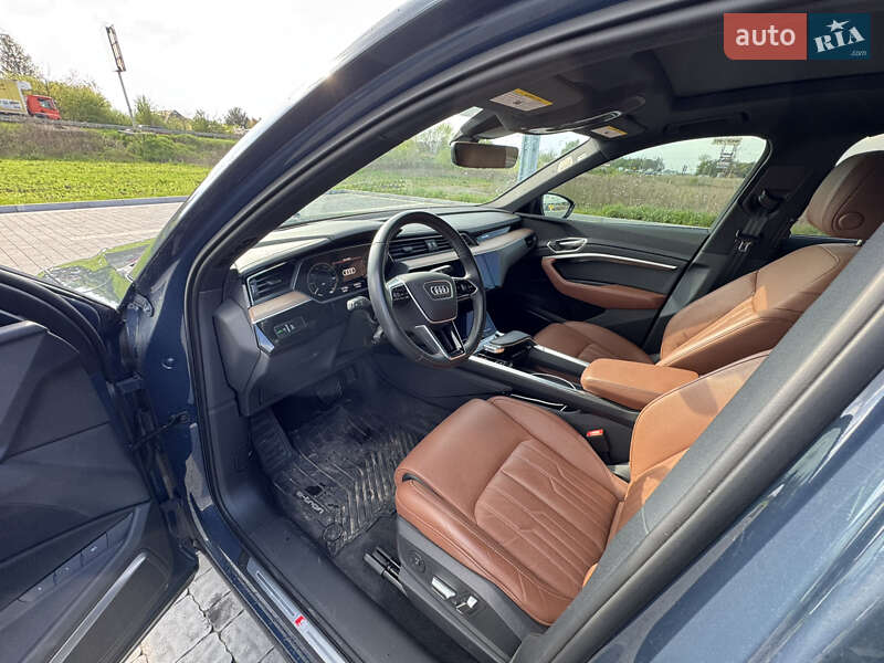 Позашляховик / Кросовер Audi Q8 e-tron 2023 в Львові