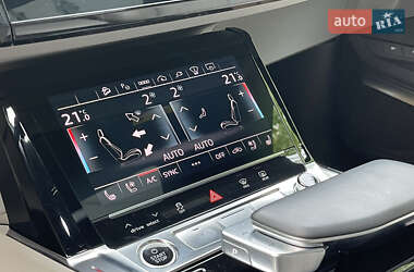 Позашляховик / Кросовер Audi Q8 e-tron 2024 в 