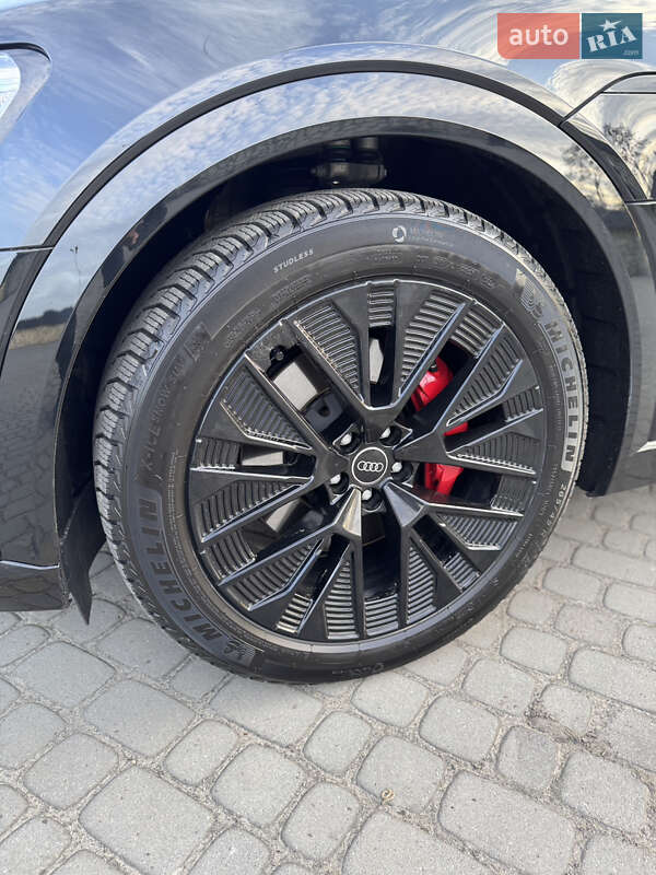 Внедорожник / Кроссовер Audi Q8 e-tron 2023 в Львове
