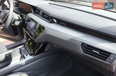 Внедорожник / Кроссовер Audi Q8 e-tron 2024 в 