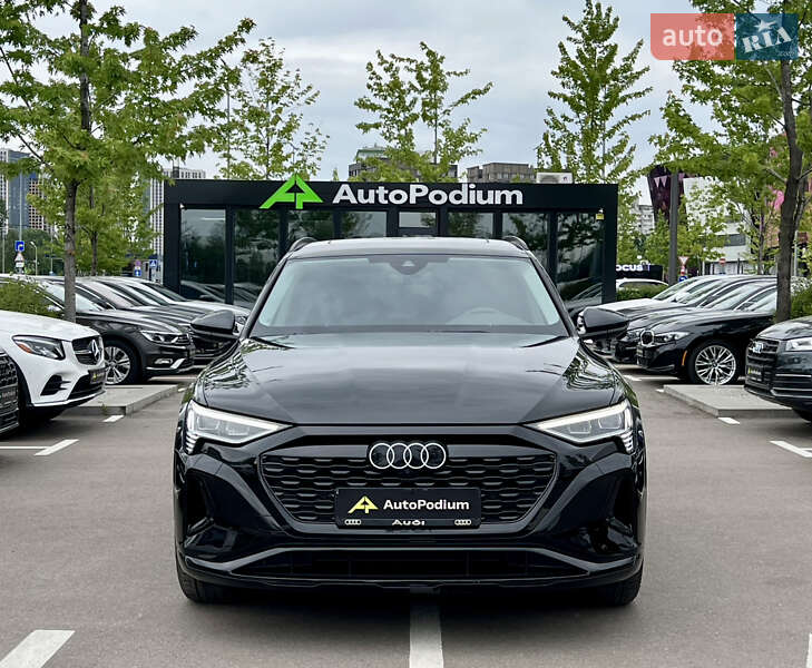 Позашляховик / Кросовер Audi Q8 e-tron 2023 в Києві