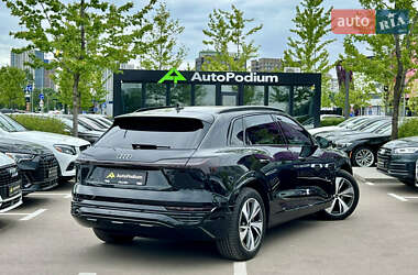 Позашляховик / Кросовер Audi Q8 e-tron 2023 в 