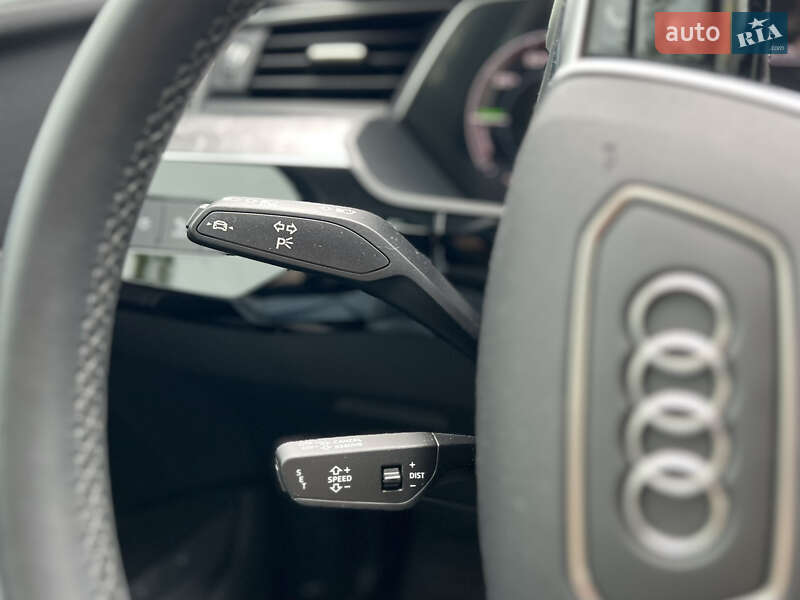 Позашляховик / Кросовер Audi Q8 e-tron 2023 в Києві