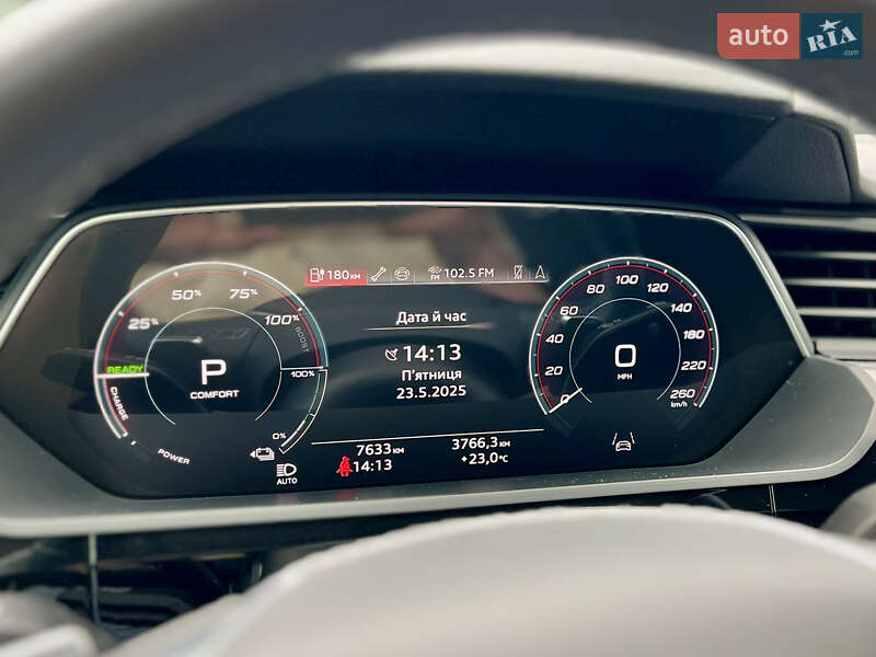 Позашляховик / Кросовер Audi Q8 e-tron 2023 в Києві