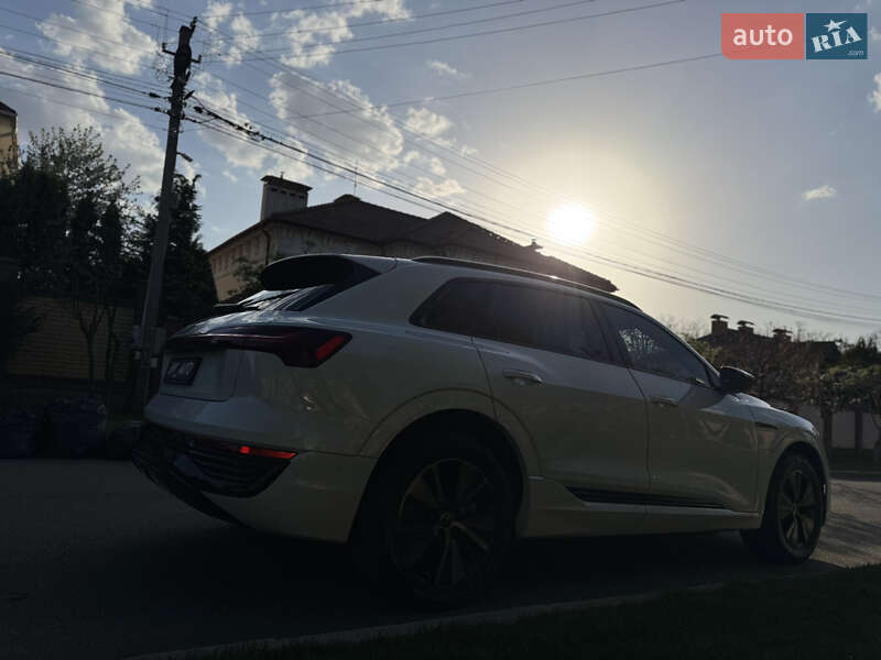 Внедорожник / Кроссовер Audi Q8 e-tron 2024 в Киеве