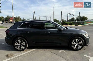 Внедорожник / Кроссовер Audi Q8 e-tron 2023 в 