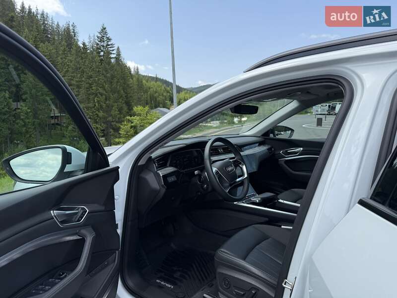 Внедорожник / Кроссовер Audi Q8 e-tron 2023 в Буковеле