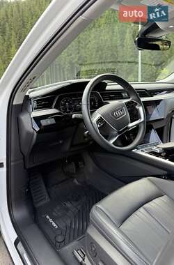 Внедорожник / Кроссовер Audi Q8 e-tron 2023 в 