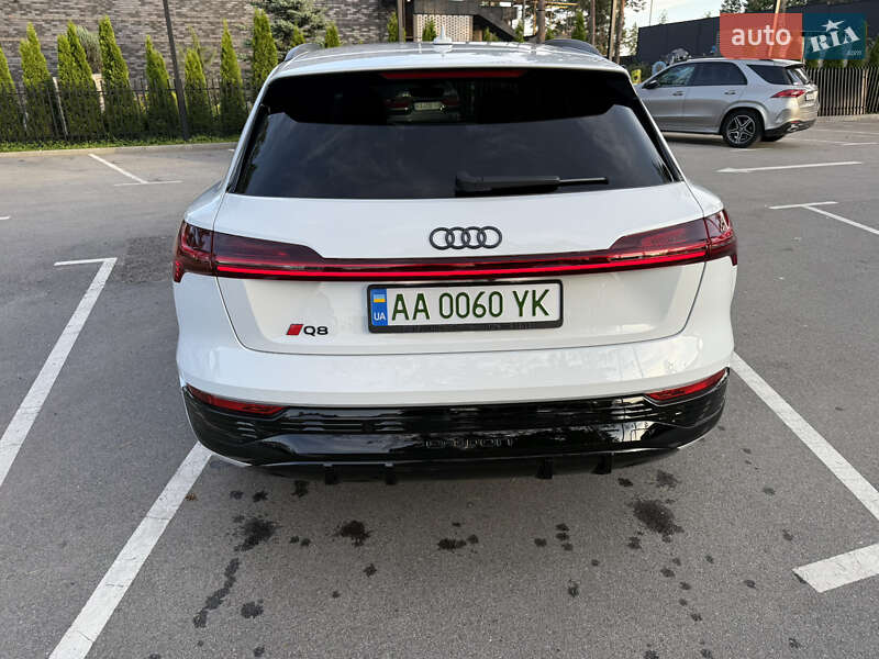 Внедорожник / Кроссовер Audi Q8 e-tron 2023 в Киеве