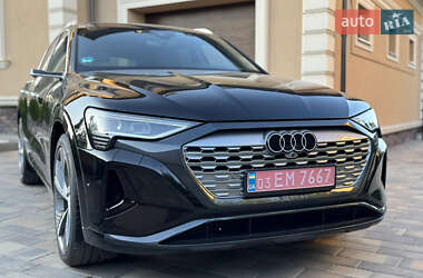 Позашляховик / Кросовер Audi Q8 e-tron 2023 в 