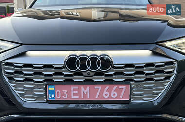 Позашляховик / Кросовер Audi Q8 e-tron 2023 в 