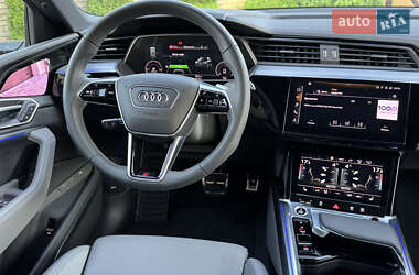 Позашляховик / Кросовер Audi Q8 e-tron 2023 в 