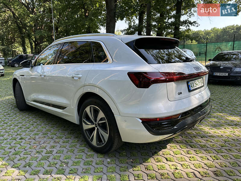 Позашляховик / Кросовер Audi Q8 e-tron 2023 в Харкові