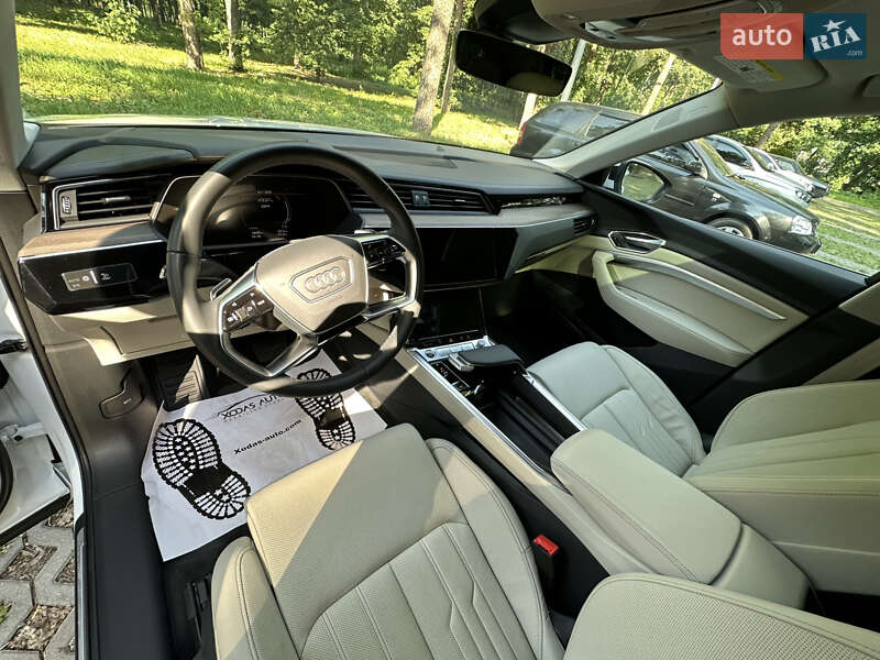 Позашляховик / Кросовер Audi Q8 e-tron 2023 в Харкові