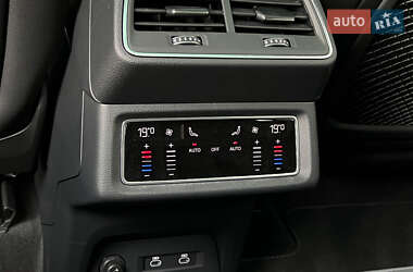 Позашляховик / Кросовер Audi Q8 e-tron 2024 в 