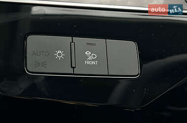 Позашляховик / Кросовер Audi Q8 e-tron 2024 в 