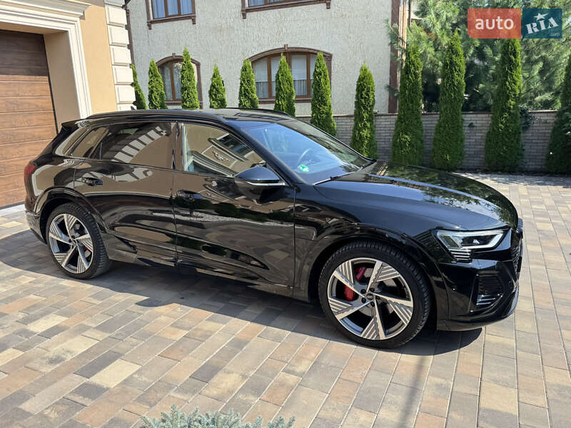 Внедорожник / Кроссовер Audi Q8 e-tron 2023 в Черновцах