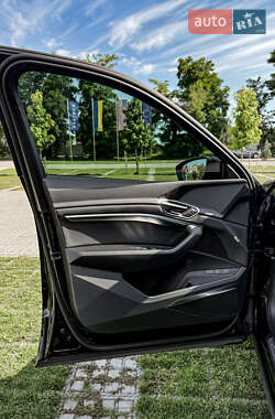 Внедорожник / Кроссовер Audi Q8 e-tron 2023 в 