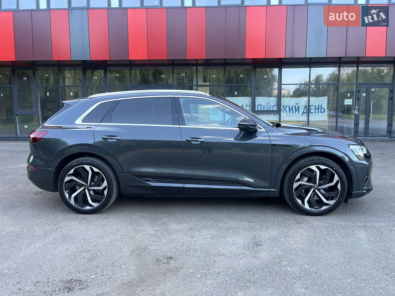 Внедорожник / Кроссовер Audi Q8 e-tron 2023 в Ровно